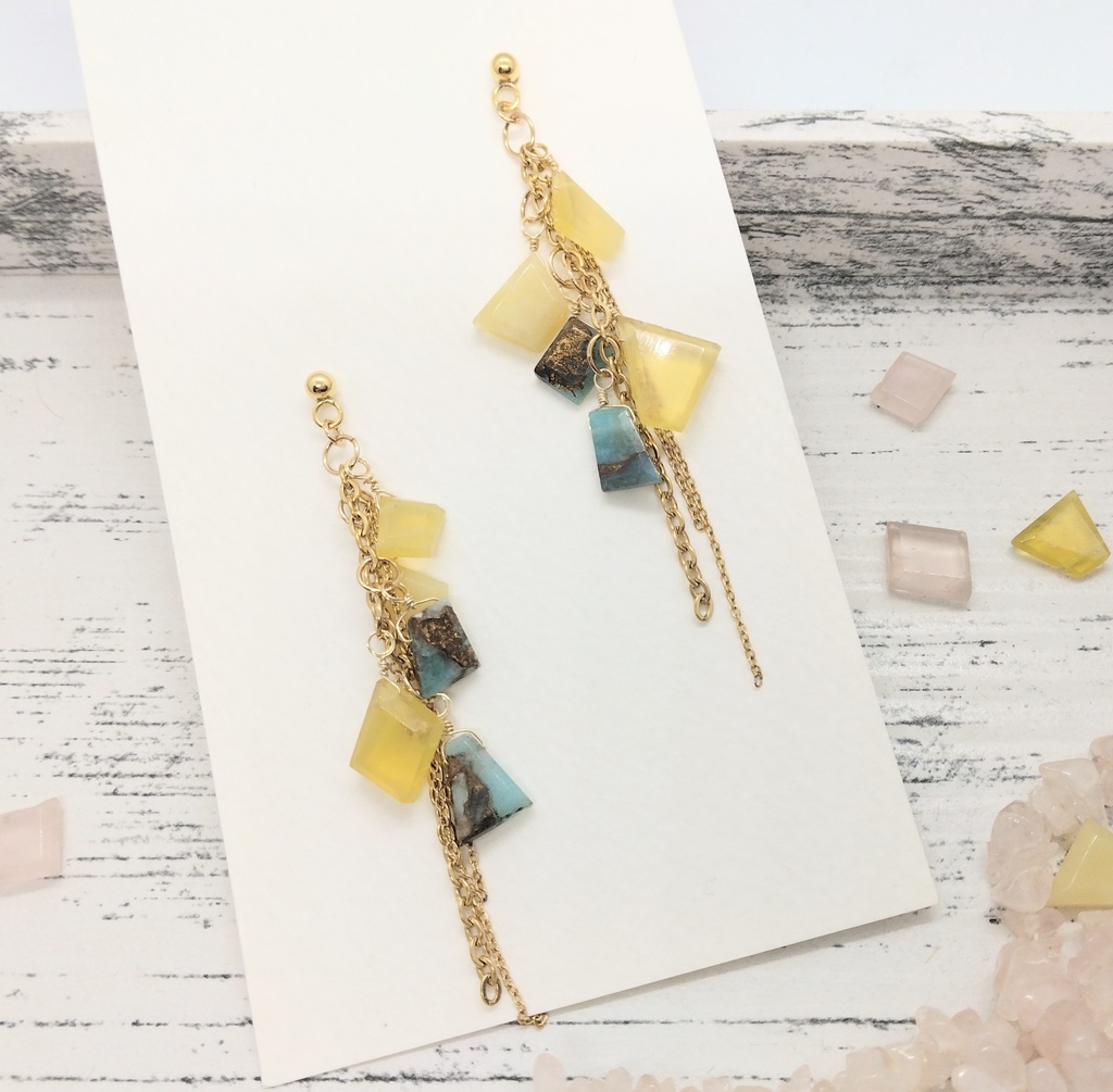 ラフスライス天然石のピアス