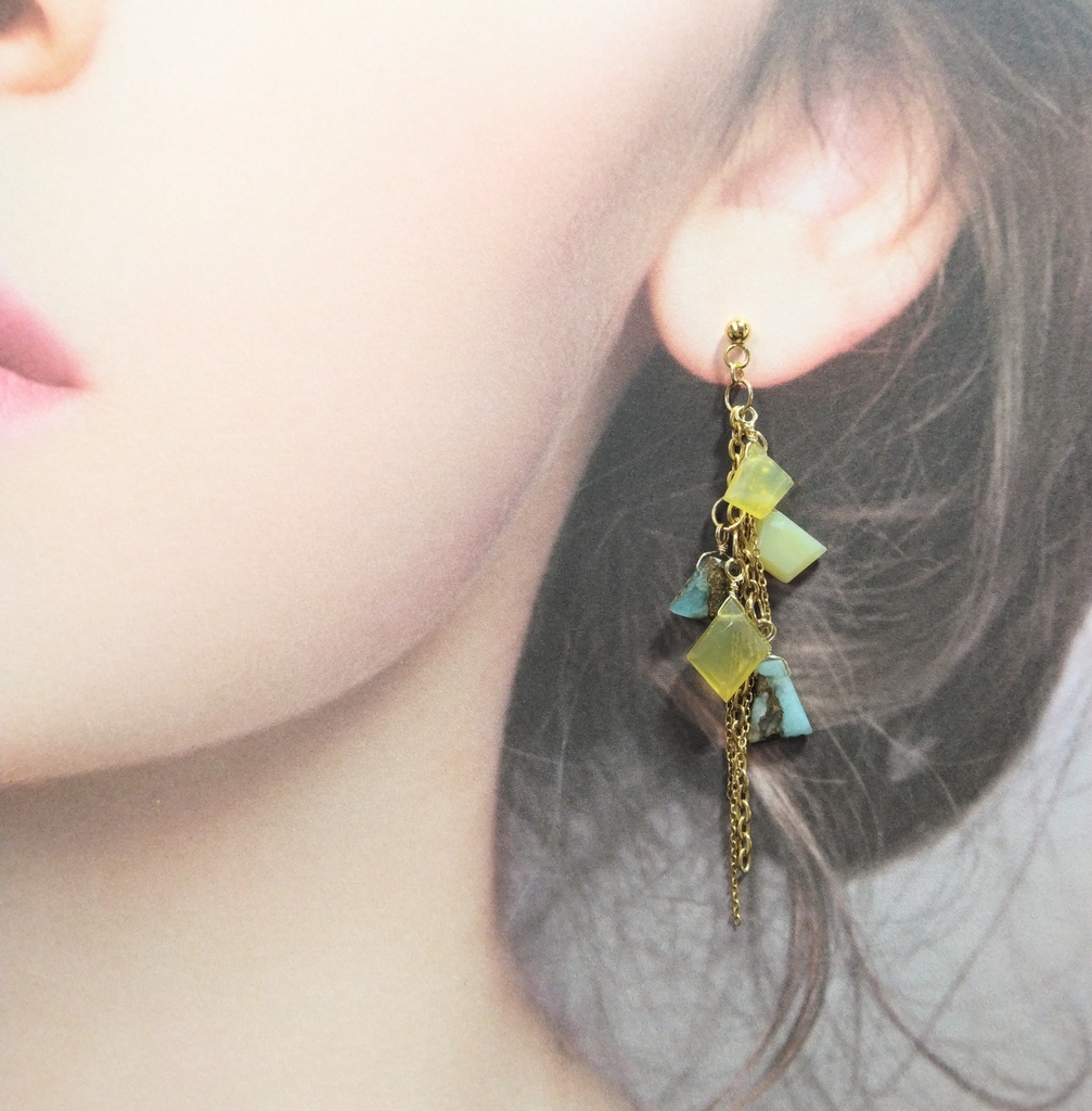 ラフスライス天然石のピアス