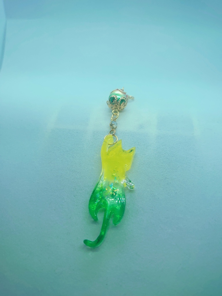 菜の花畑の猫