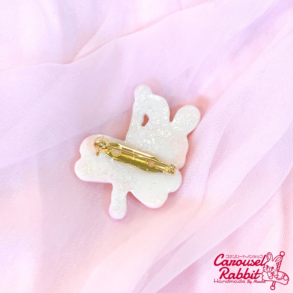 Merry Bunnyブローチ