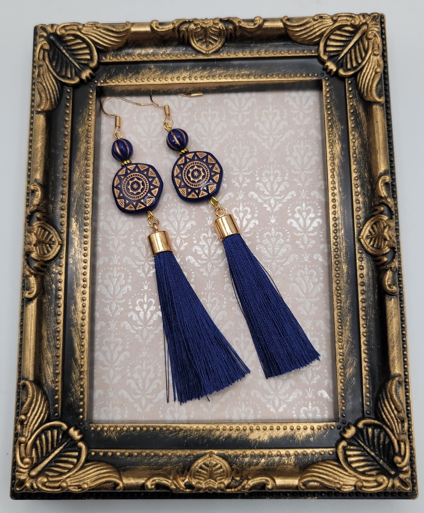 タッセルピアス