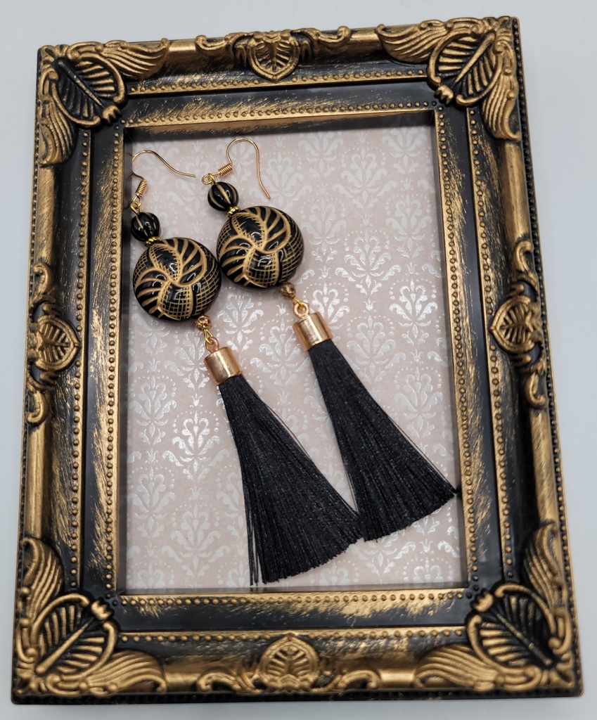 タッセルピアス