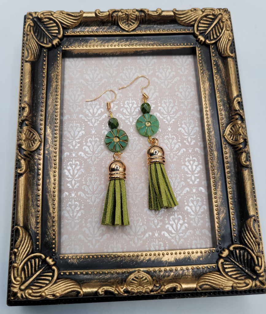 タッセルピアス