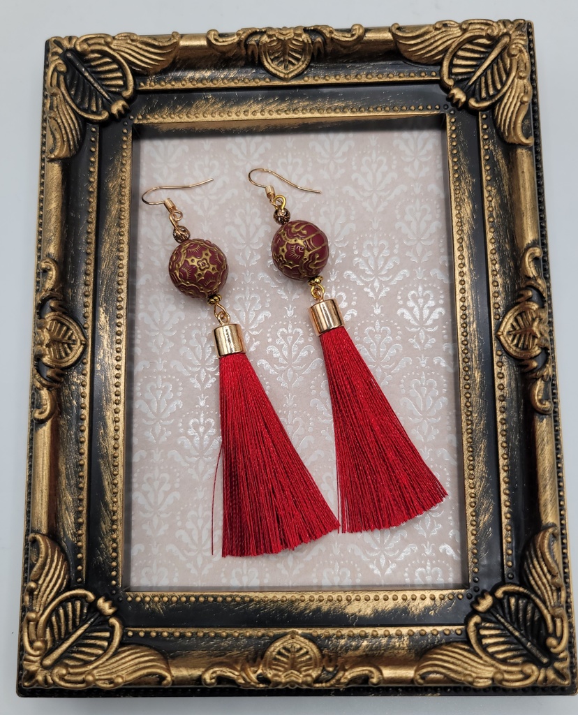 タッセルピアス