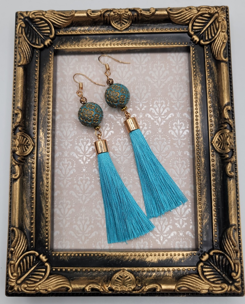 タッセルピアス