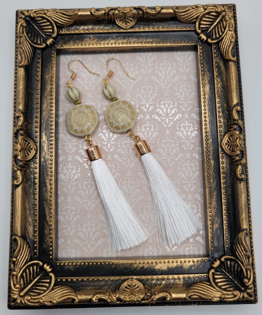 タッセルピアス