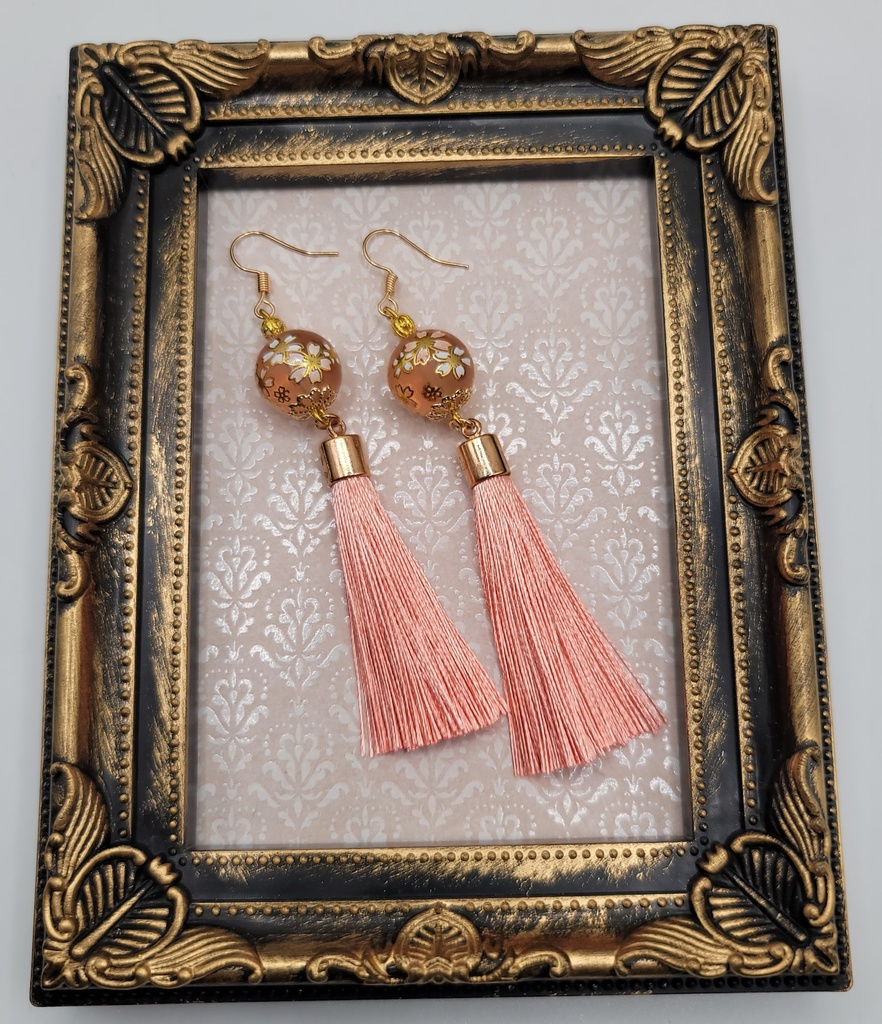 タッセルピアス