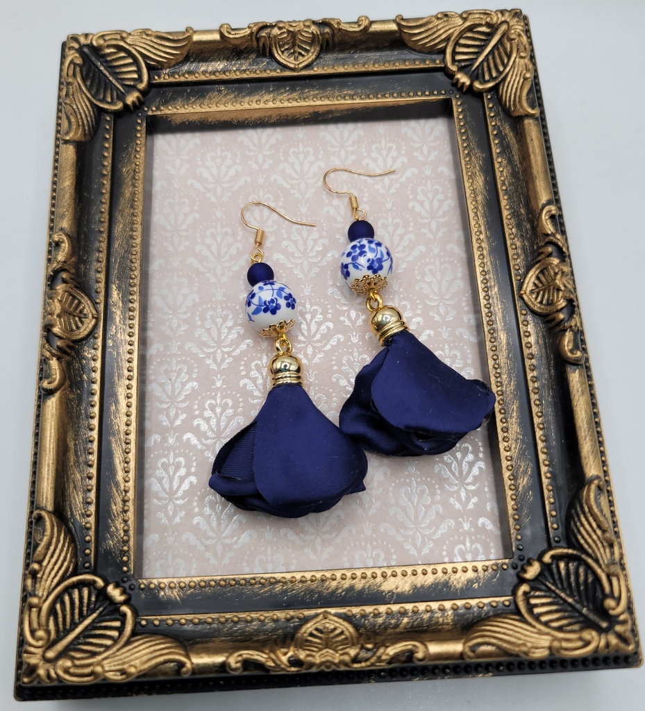 タッセルピアス