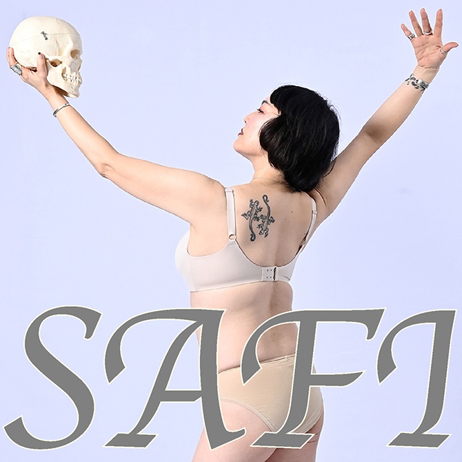 LiveUPセミヌード写真素材集：SAFI