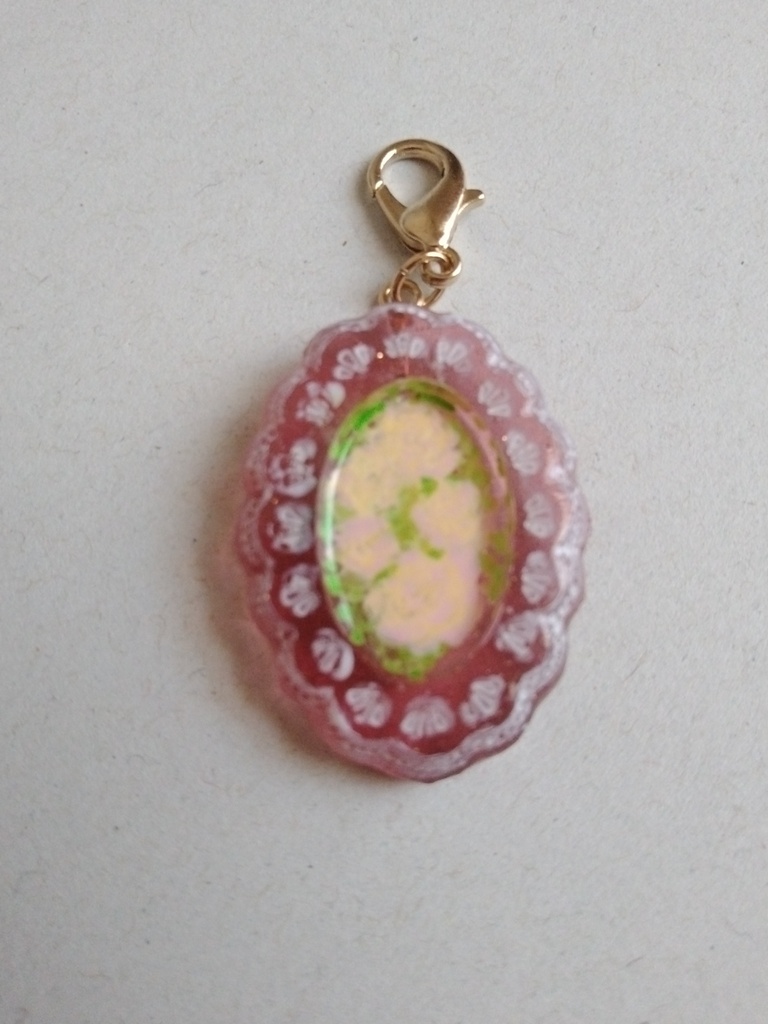薔薇柄のチャーム（赤系）