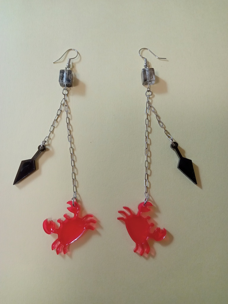 ピアス（カニ＆クナイ）（赤、シルバー）