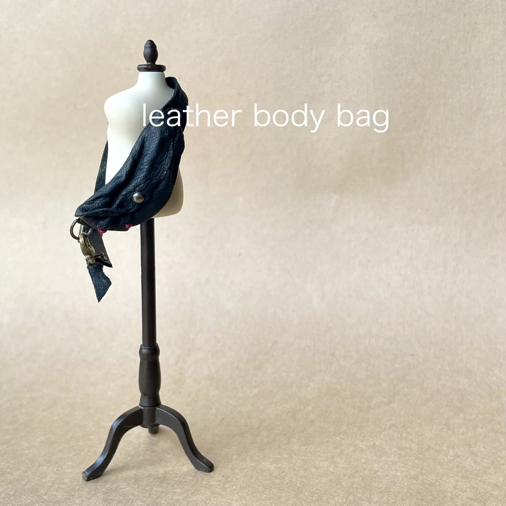 革のボディバッグ⭐︎オビツ11シチリアの追憶など