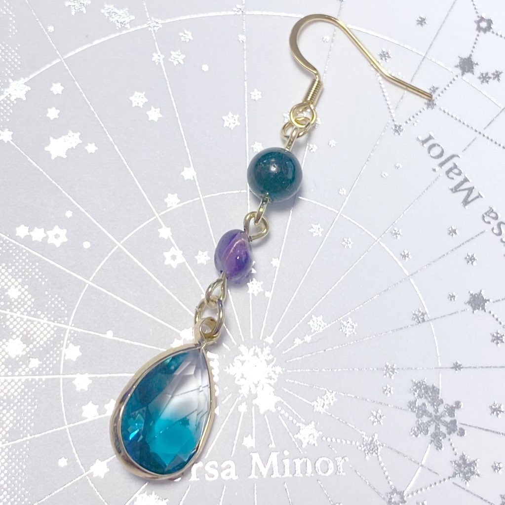 深海色の泡沫ピアス