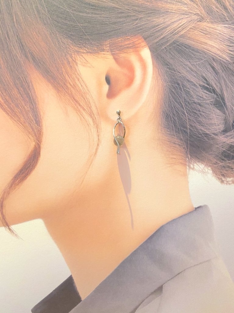 実りのひとつぶ石ピアス