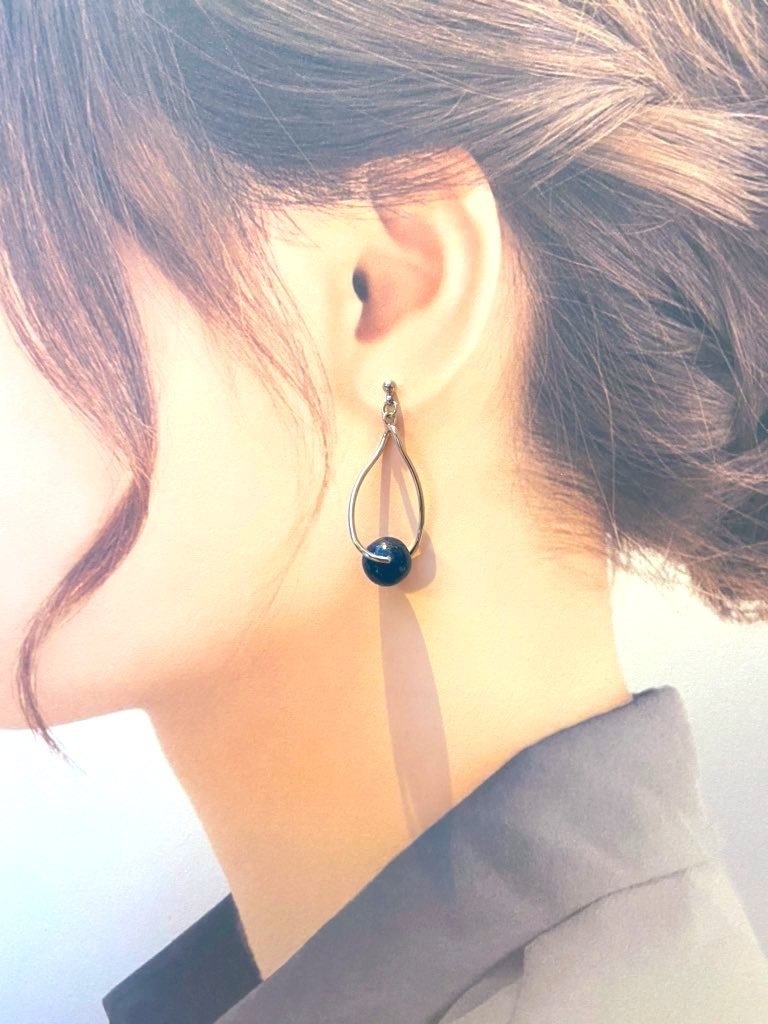 実りのひとつぶ石ピアス