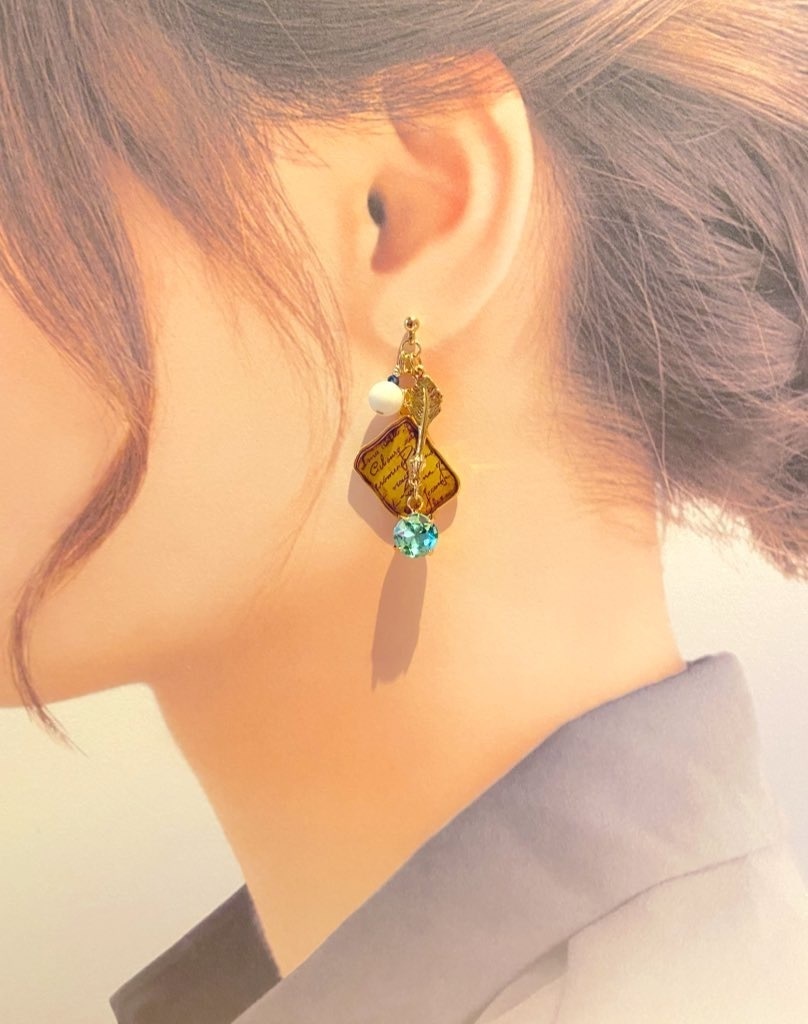 作家の憂いピアス