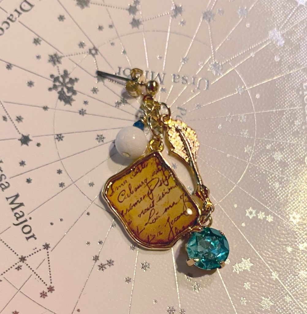 作家の憂いピアス