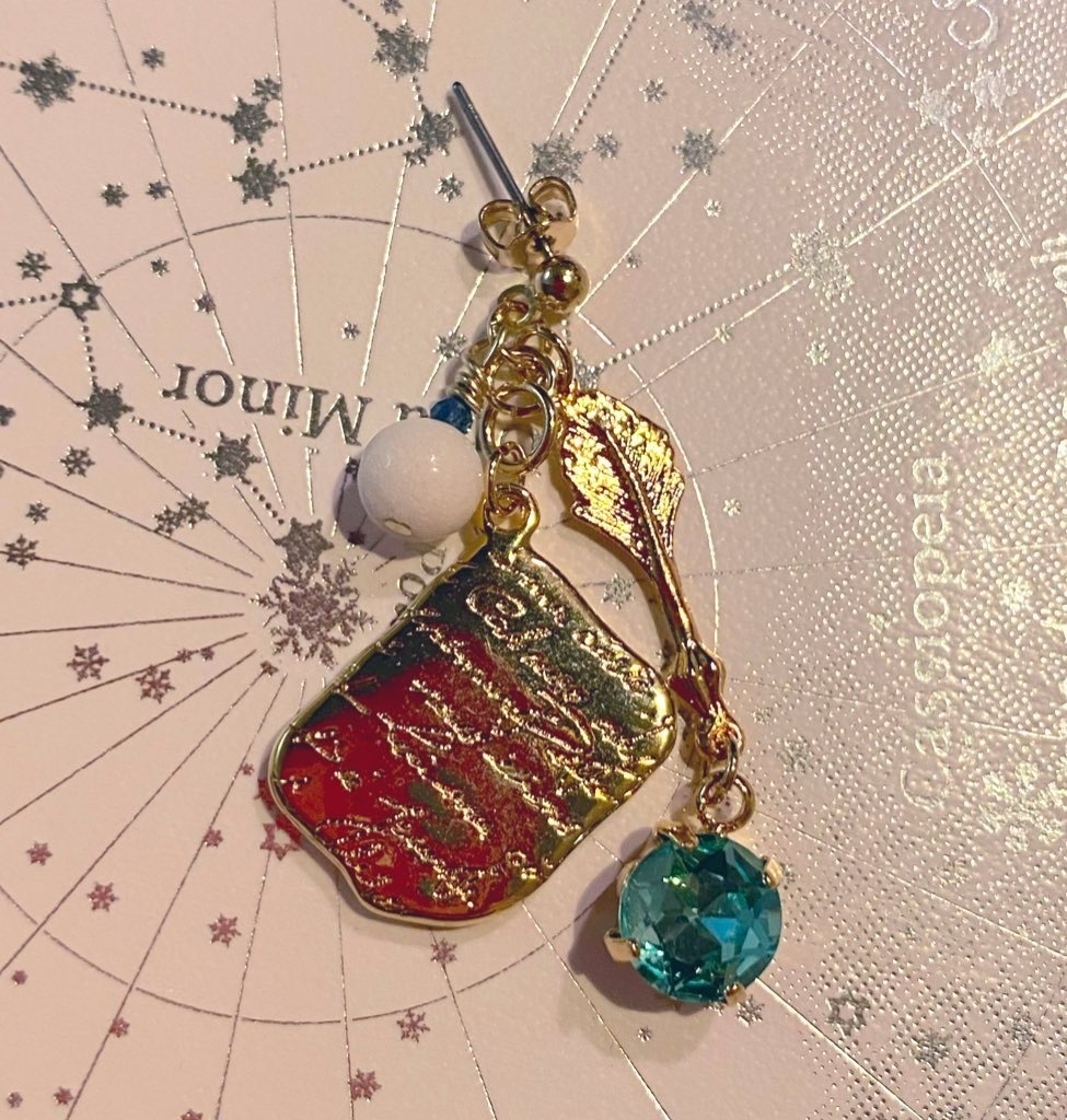 作家の憂いピアス