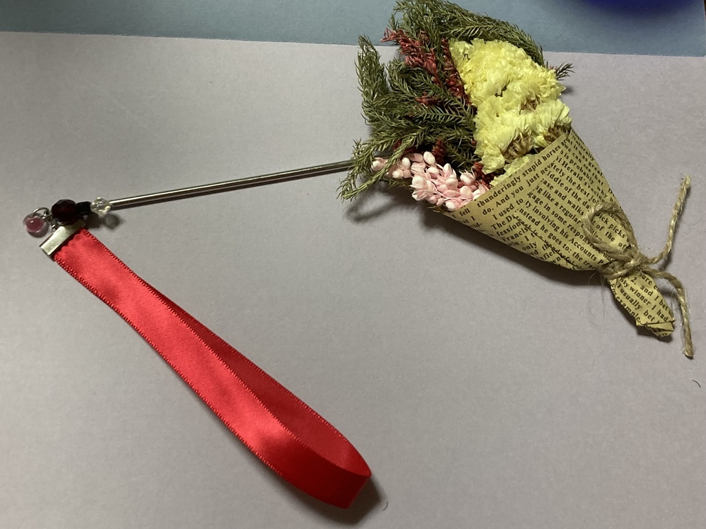 赤のリボンの簪