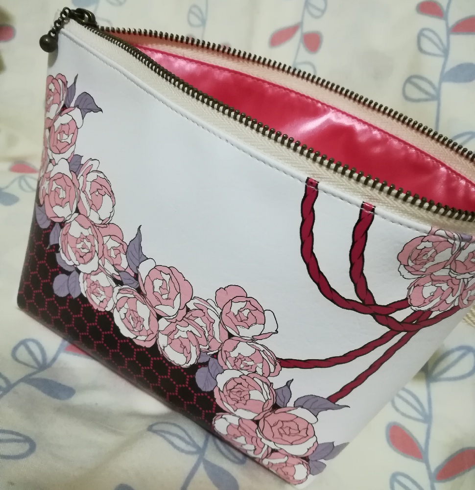 亀甲貞宗イメージポーチ