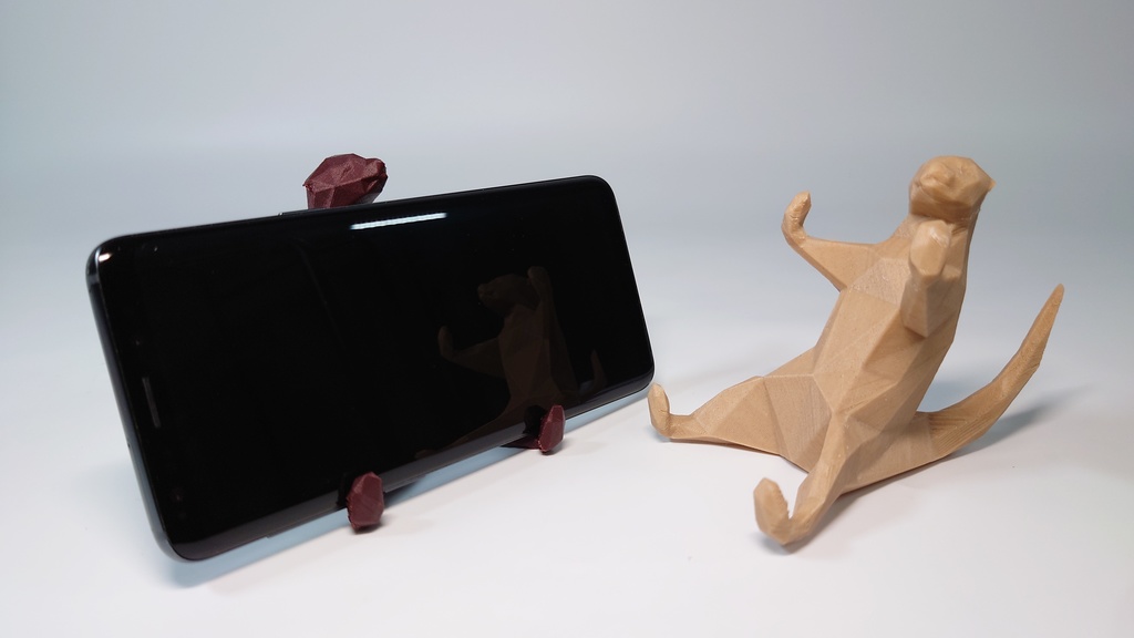 【木彫り風アニマル】カワウソ~スマホスタンド