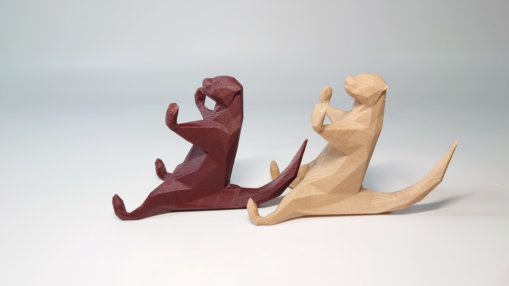 【木彫り風アニマル】カワウソ~スマホスタンド