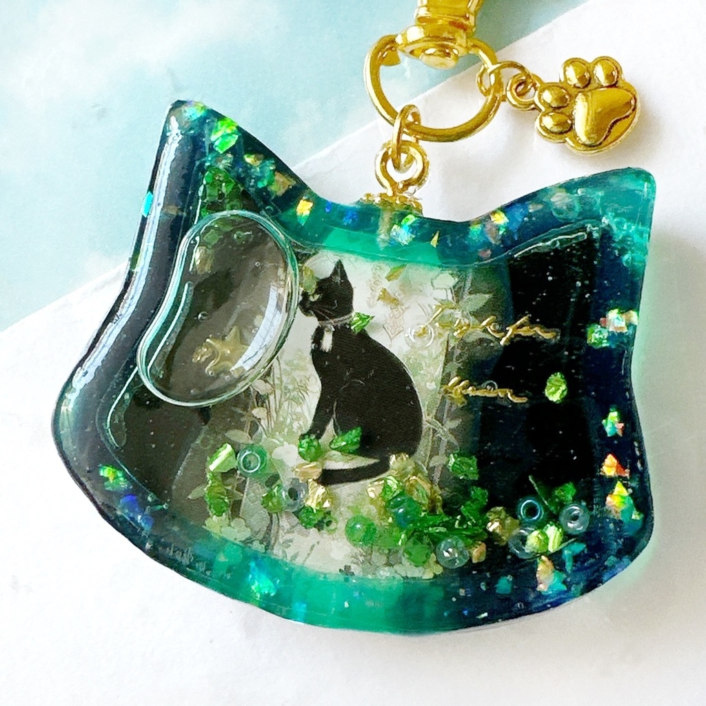 猫番号011 黒猫と秘密の夜庭 レジンアクセサリー シャカシャカキーホルダー シェイカーキーホルダー 猫型