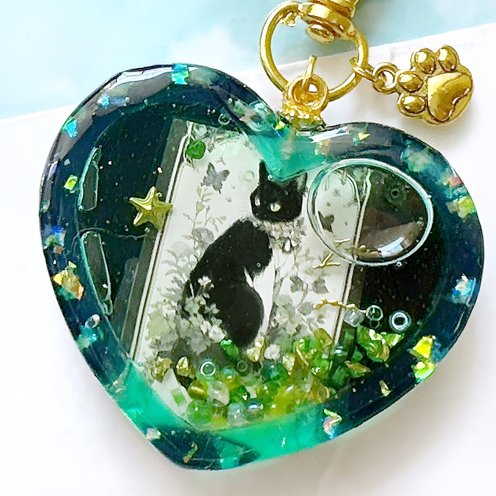 猫番号013 黒猫さんと秘密の夜庭 ハート型 肉球チャーム シャカシャカキーホルダー シェイカーキーホルダー 