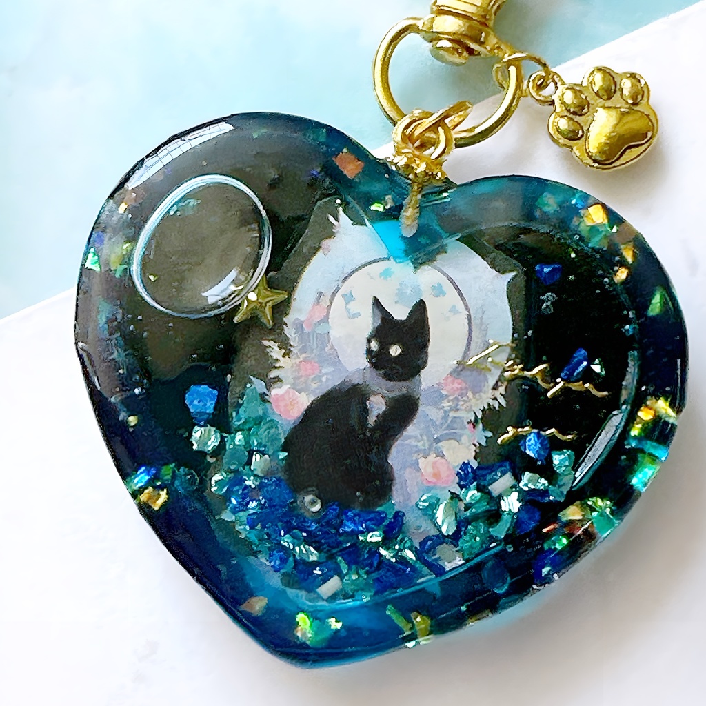 猫番号003 黒猫さんと秘密の夜庭 ハート型 肉球チャーム シャカシャカキーホルダー シェイカーキーホルダー 