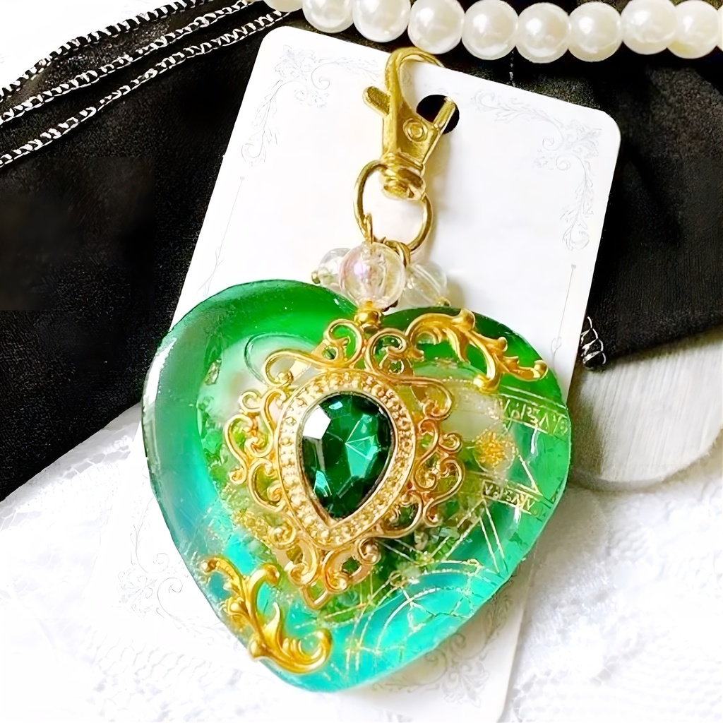 聖なるエメラルドの輝き 女神の舞踏会– Bal de Déesse – オイル入りシェイカー シャカシャカキーホルダー