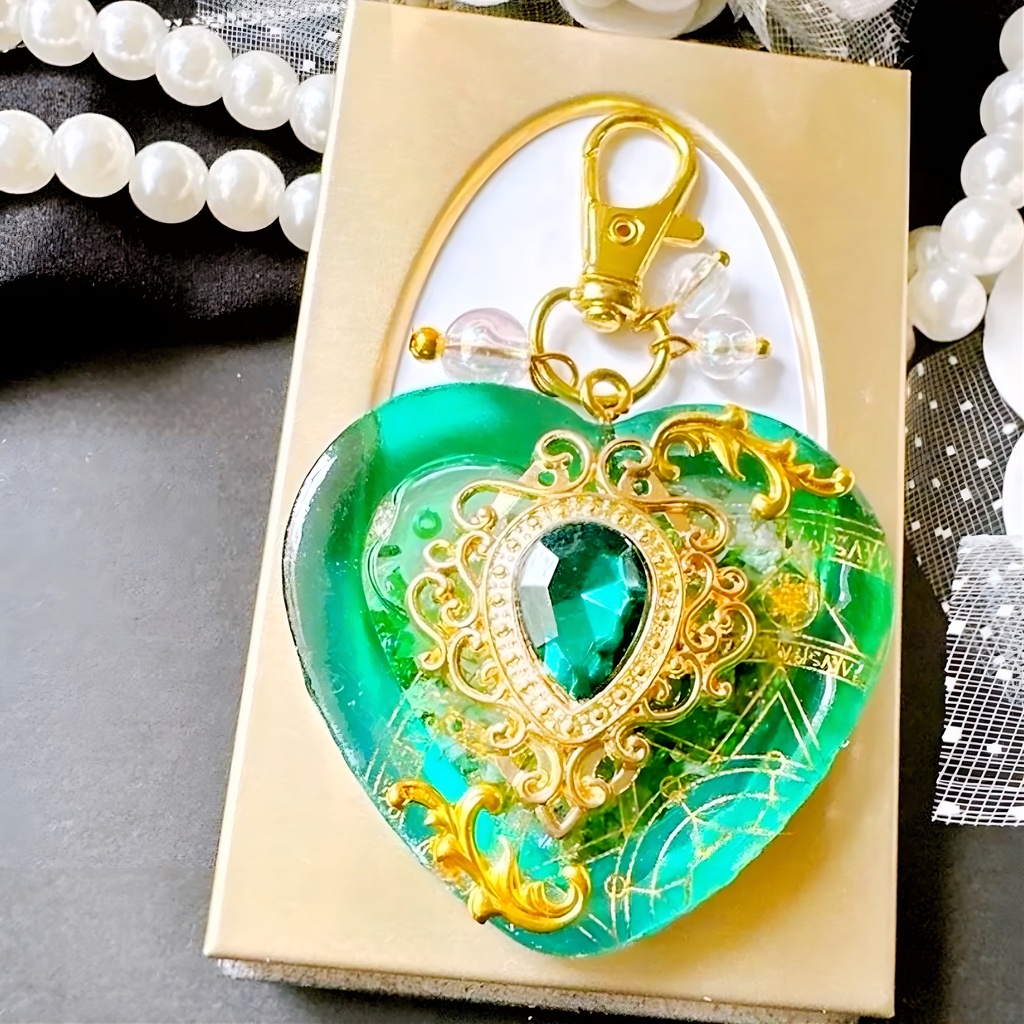 聖なるエメラルドの輝き 女神の舞踏会– Bal de Déesse – オイル入りシェイカー シャカシャカキーホルダー