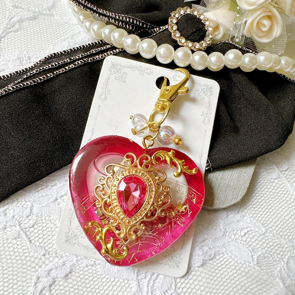 ルビーの女神バージョン 女神の舞踏会– Bal de Déesse – オイル入りシェイカー シャカシャカキーホルダー