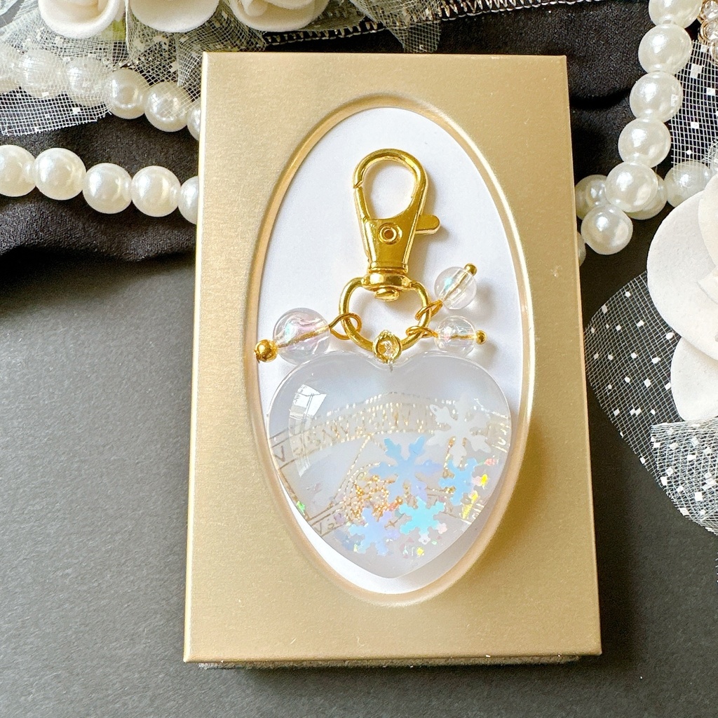 ホワイト 雪の魔法 - La Magie Blanche- キラキラ ぷっくりハート レジンキーホルダー バックチャーム ネックレス