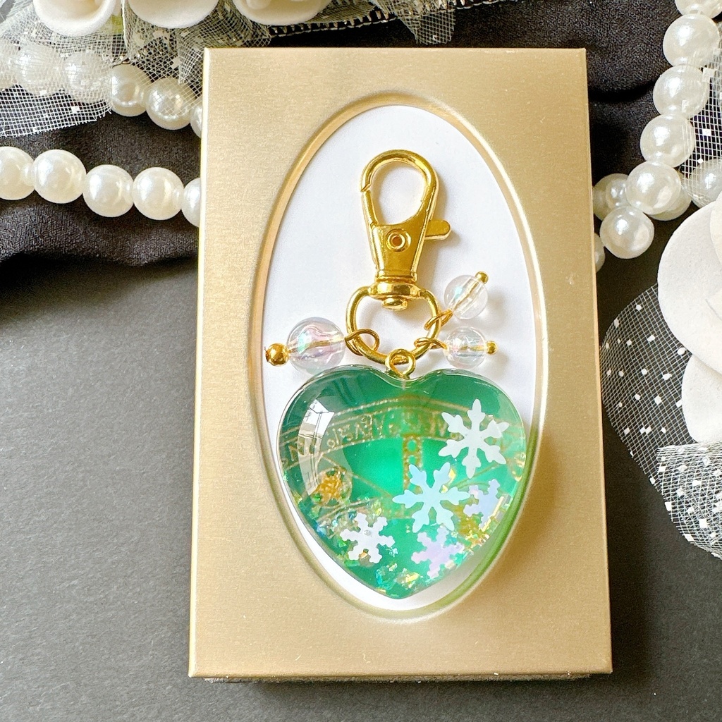グリーン 雪の魔法 - La Magie Blanche- キラキラ ぷっくりハート レジンキーホルダー バックチャーム ネックレス