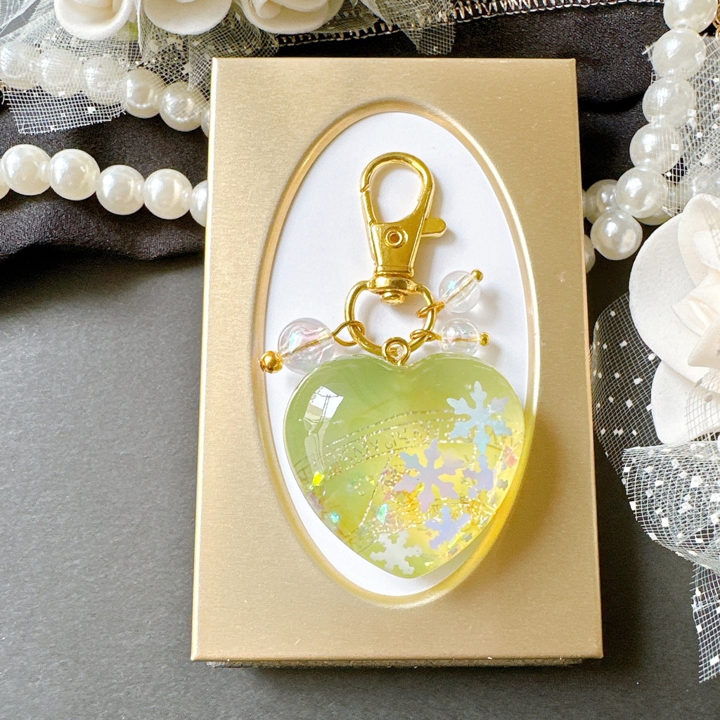 イエロー 雪の魔法 - La Magie Blanche- キラキラ ぷっくりハート レジンキーホルダー バックチャーム ネックレス