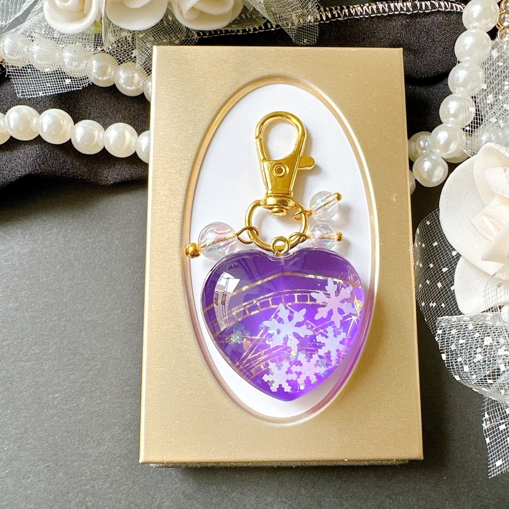 パープル 雪の魔法 - La Magie Blanche- キラキラ ぷっくりハート レジンキーホルダー バックチャーム ネックレス
