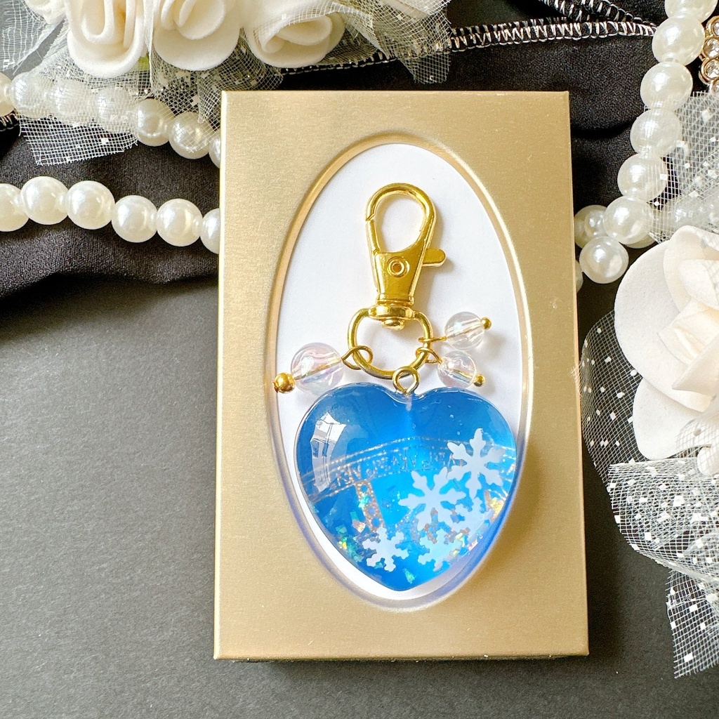 ブルー 雪の魔法 - La Magie Blanche- キラキラ ぷっくりハート レジンキーホルダー バックチャーム ネックレス