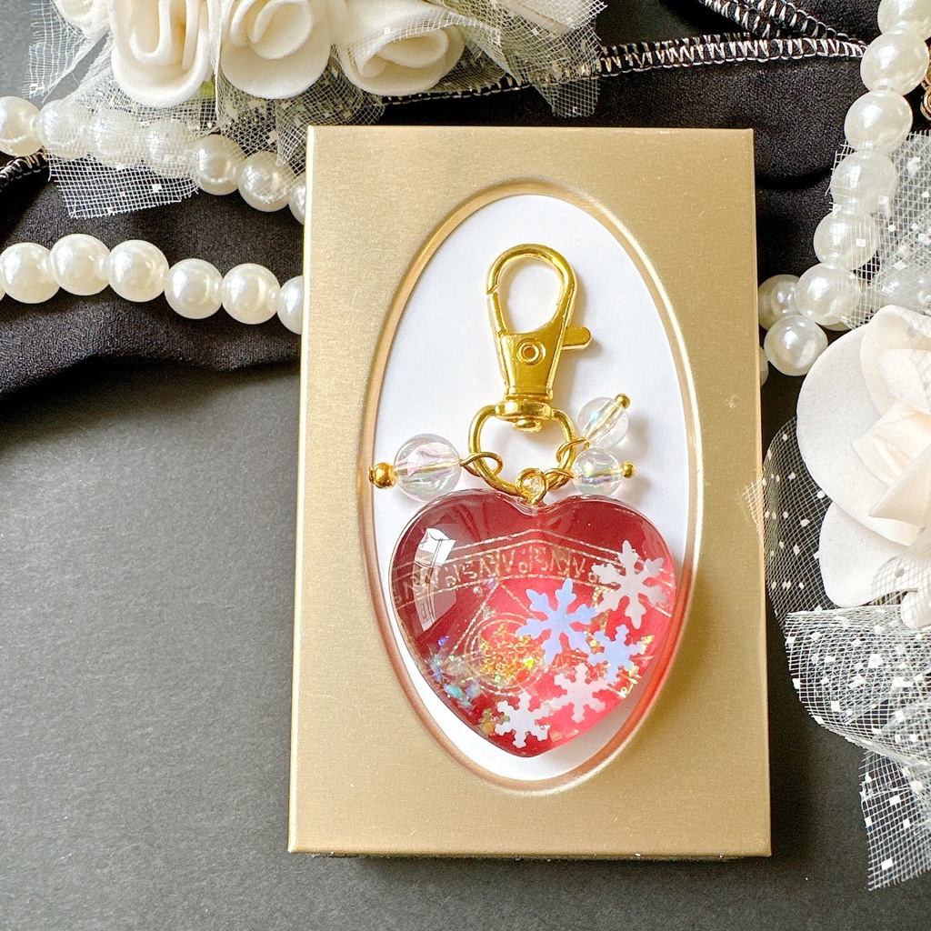 ルビー 雪の魔法 - La Magie Blanche- キラキラ ぷっくりハート レジンキーホルダー バックチャーム ネックレス