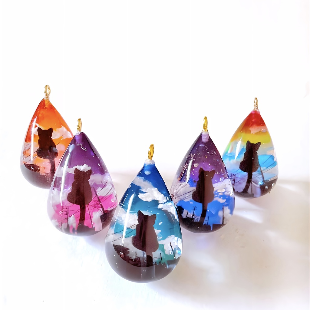 【 青空ver.】小さな街の風景 ネコさん 雲レジン クリアしずく/小窓しずく ネックレス キーホルダー バックチャーム 受注制作 【2サイズ】