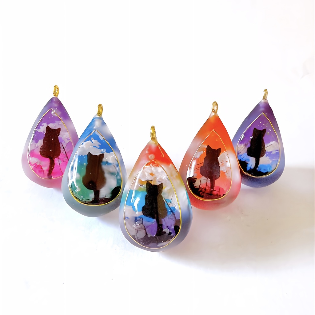 【 青空ver.】小さな街の風景 ネコさん 雲レジン クリアしずく/小窓しずく ネックレス キーホルダー バックチャーム 受注制作 【2サイズ】