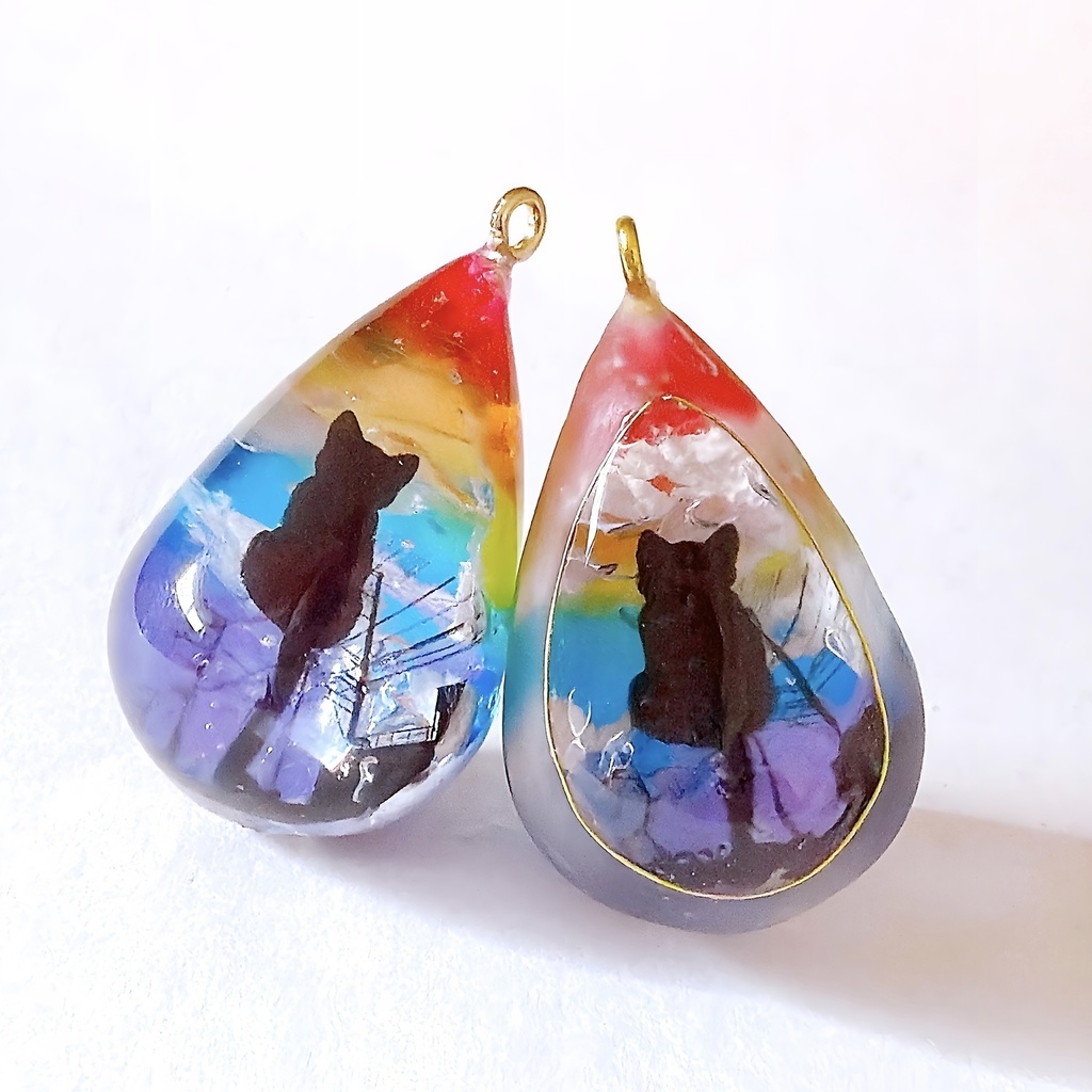 【 虹空ver.】小さな街の風景 ネコさん 雲レジン クリアしずく/小窓しずく ネックレス キーホルダー バックチャーム 受注制作 【2サイズ】