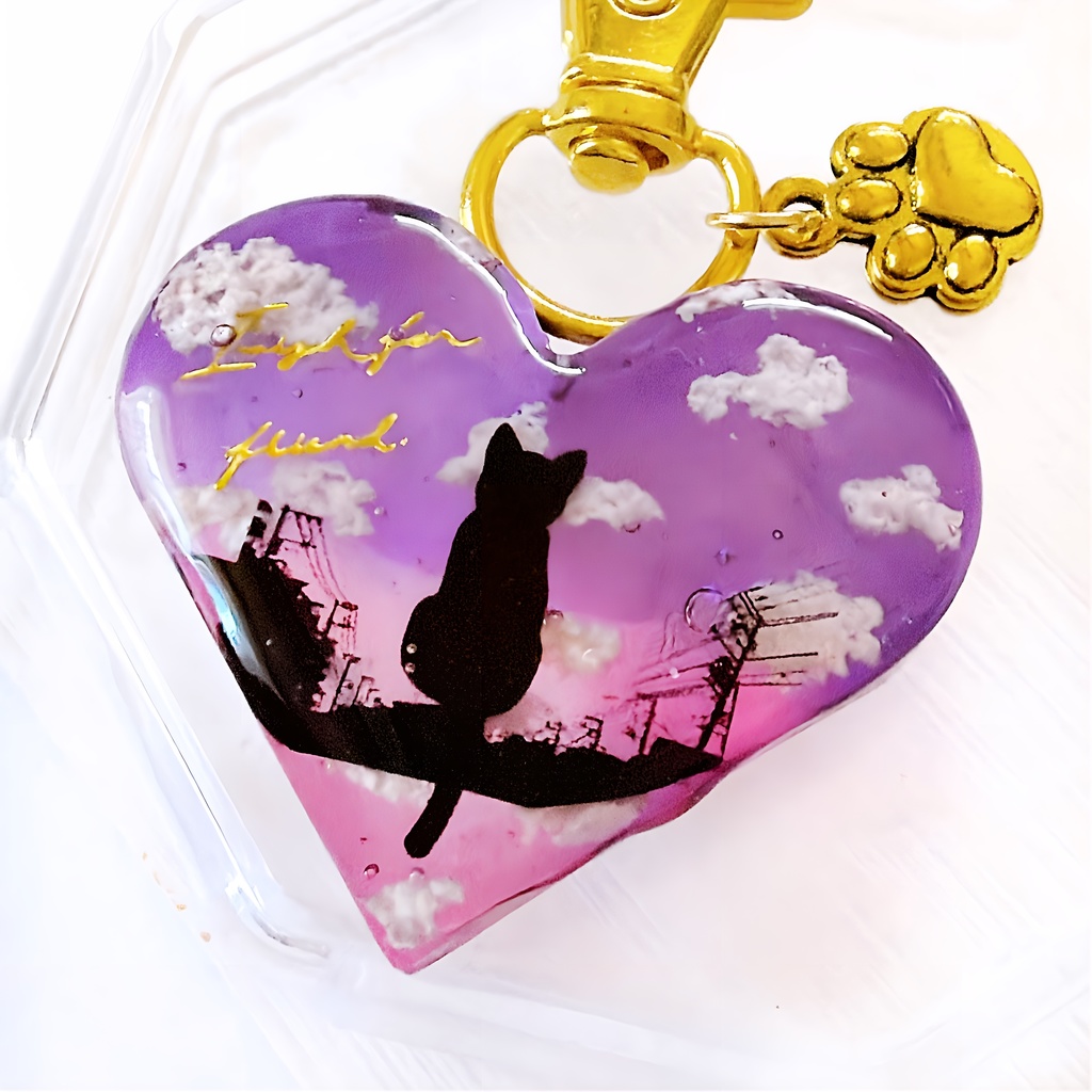 マジックアワー 小さな街の風景＆黒猫 雲レジン ハート ネックレス キーホルダー