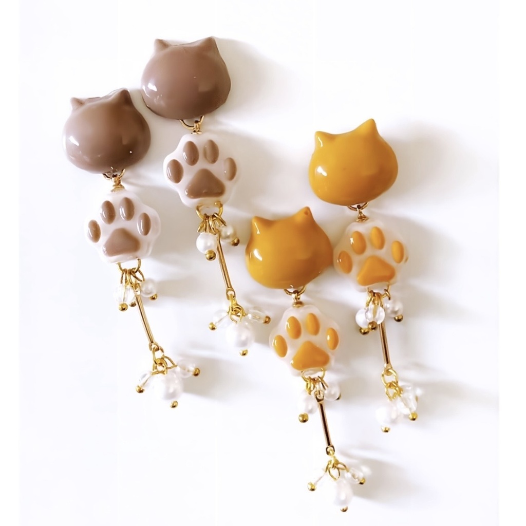 ゆらゆら揺れる ネコさん肉球 パール ピアス イヤリング 受注制作 【くすみカラー 7色】