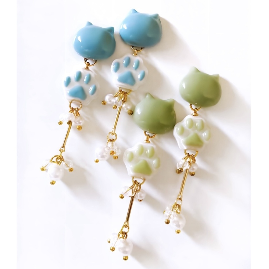 ゆらゆら揺れる ネコさん肉球 パール ピアス イヤリング 受注制作 【くすみカラー 7色】