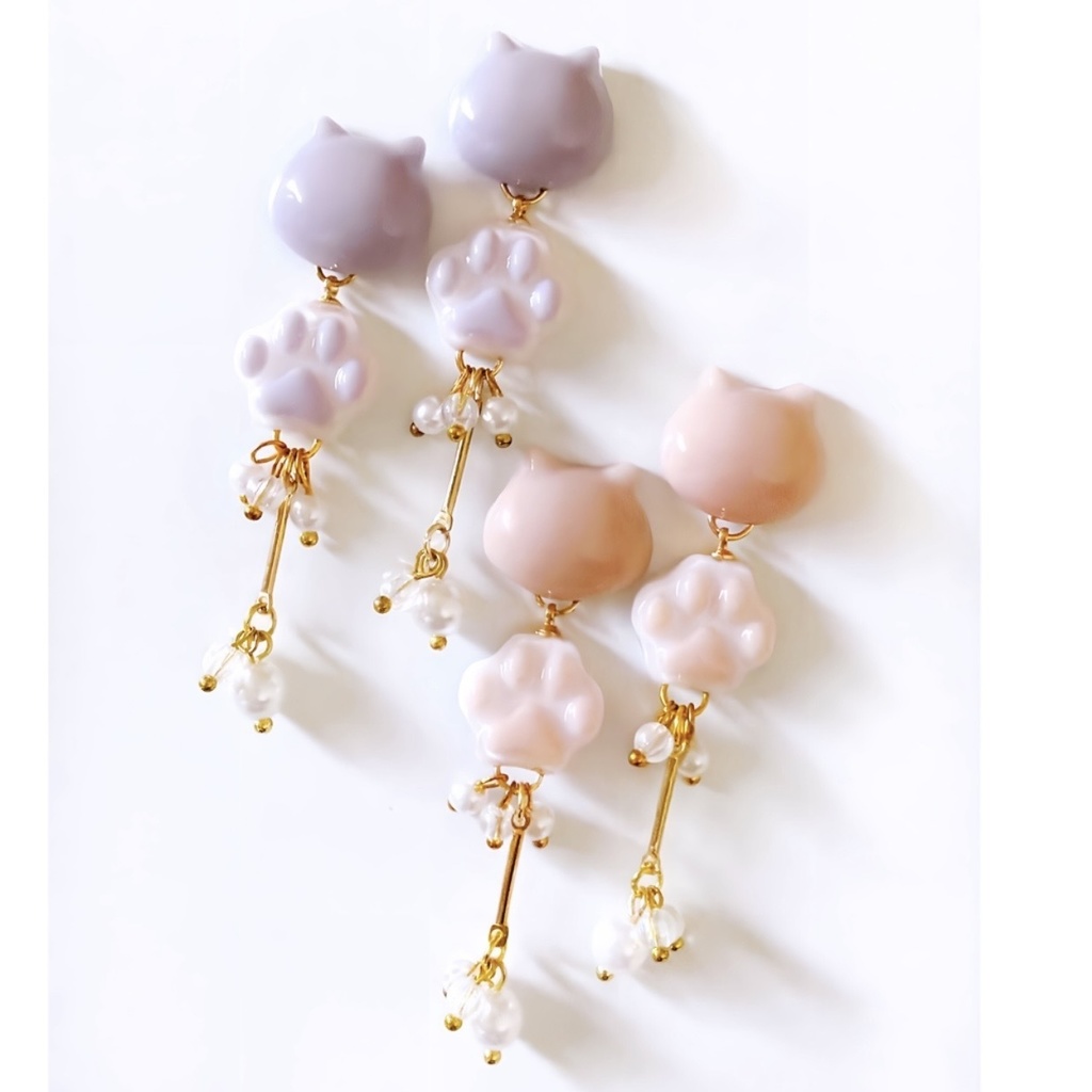 ゆらゆら揺れる ネコさん肉球 パール ピアス イヤリング 受注制作 【くすみカラー 7色】