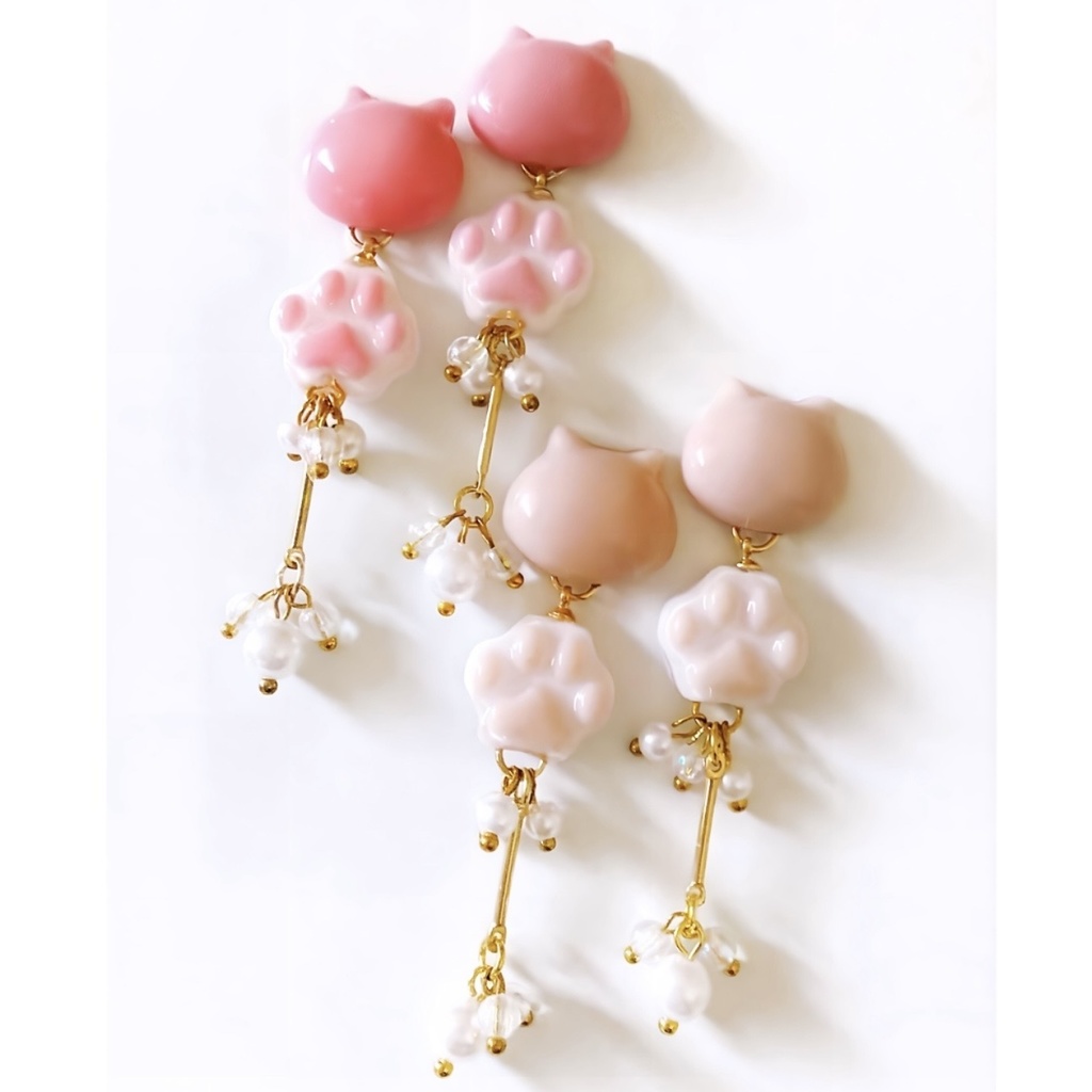 ゆらゆら揺れる ネコさん肉球 パール ピアス イヤリング 受注制作 【くすみカラー 7色】