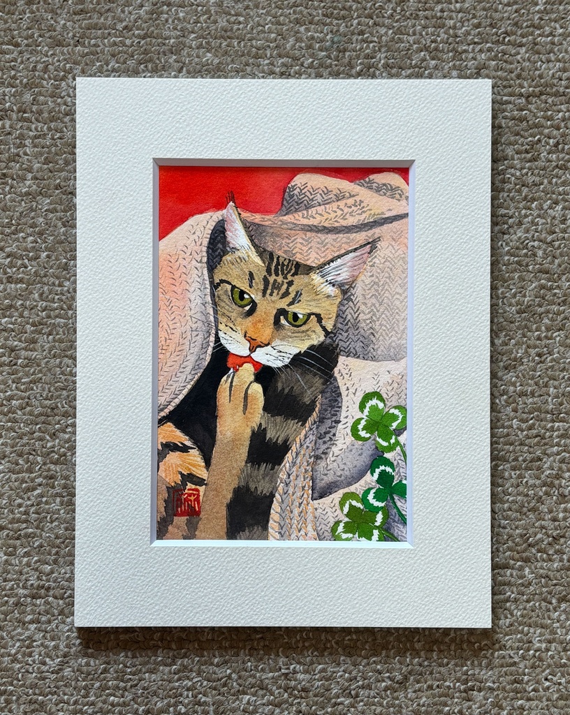 カーディガンに包まれる猫 ハガキサイズ