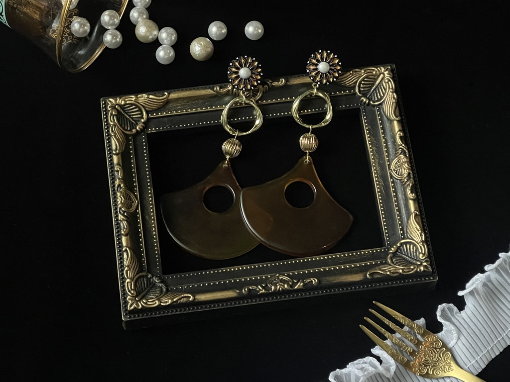 鍾離　ピアス