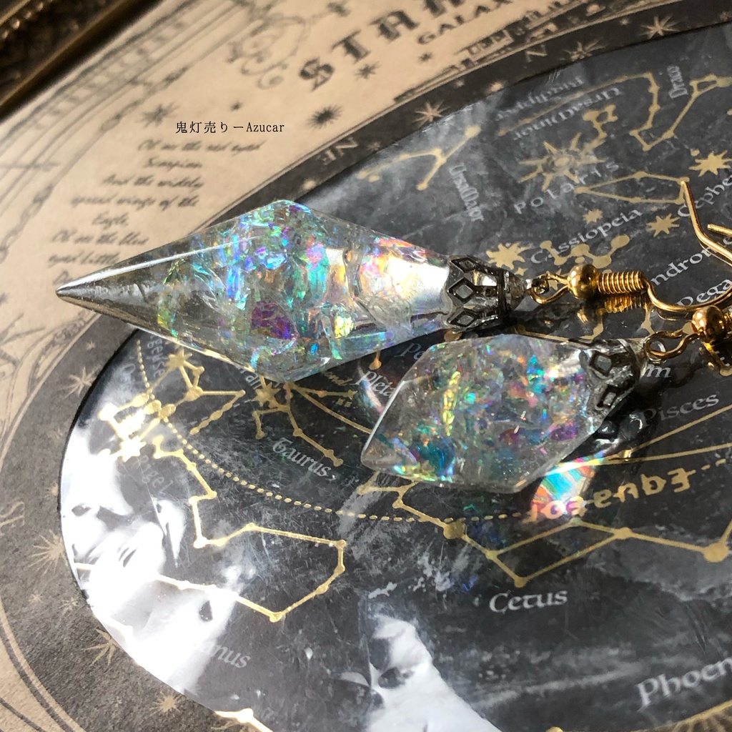宝石の国のダイヤモンド ガラスのようなペンデュラム、鉱石レジン ピアス イヤリング