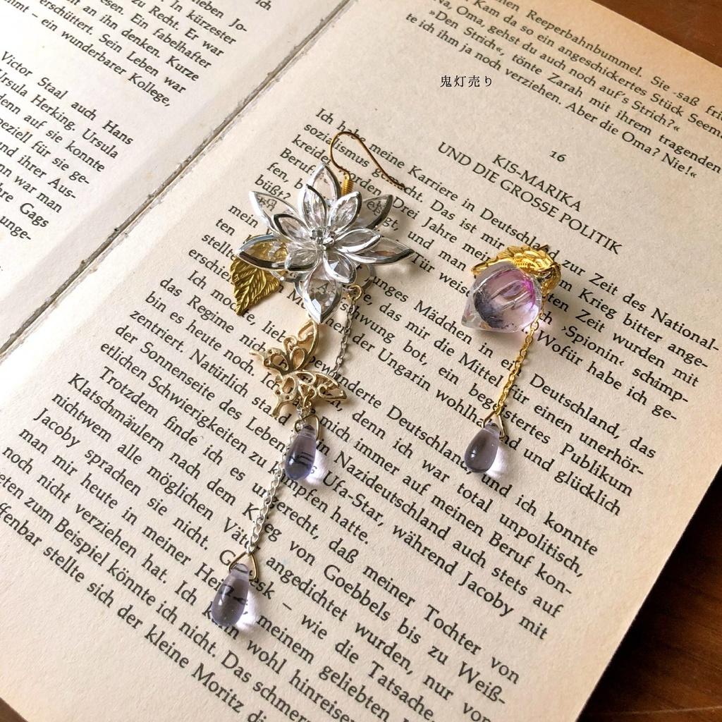 雨に濡れれば 色変化雫付き レジン鬼灯と蓮 ピアス イヤリング